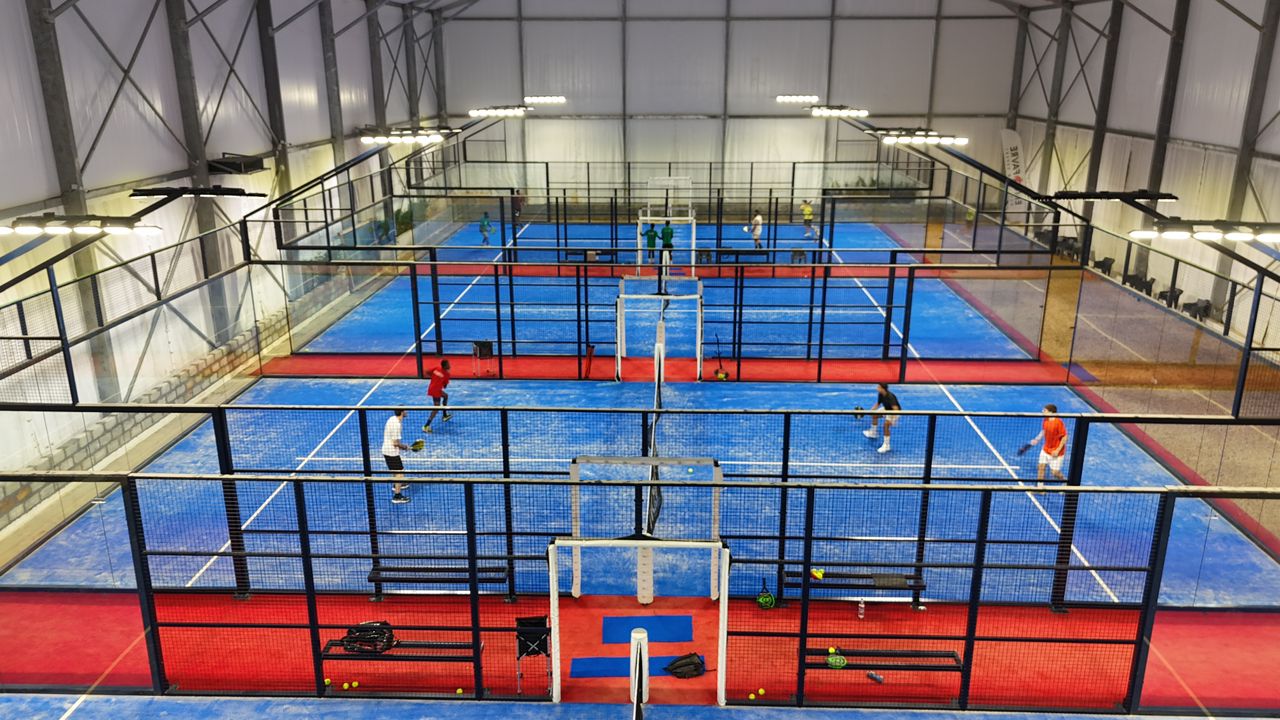 Padelta, 5 terrains de padel indoor à Abidjan Cocody Danga